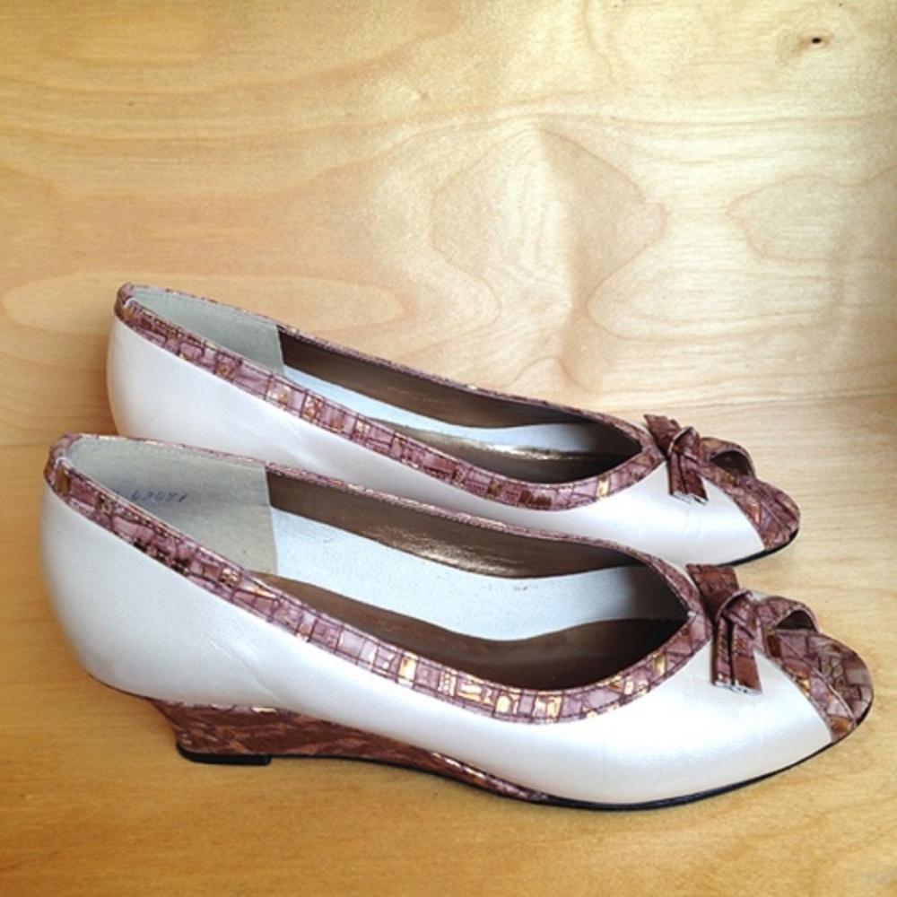 Magdesians Beige Metallic Flats | 9½